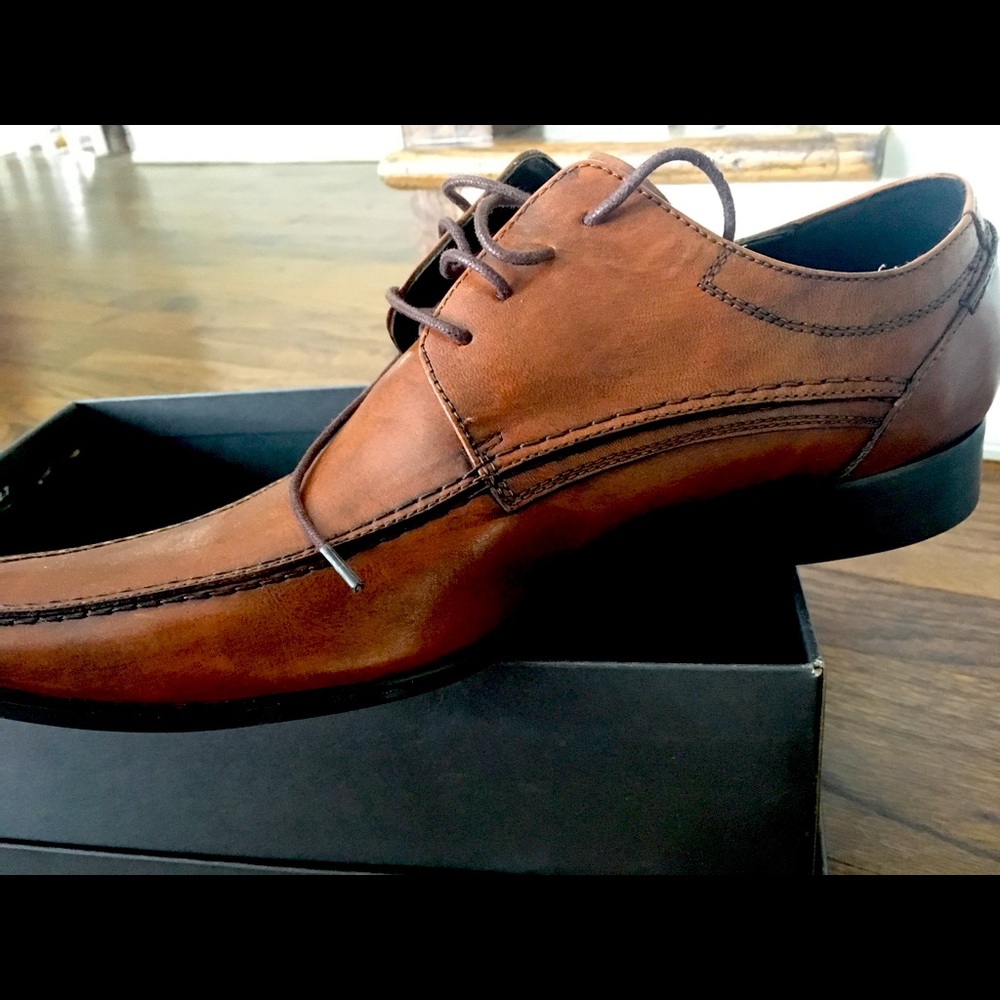Kenneth Cole lace-up dress shoes